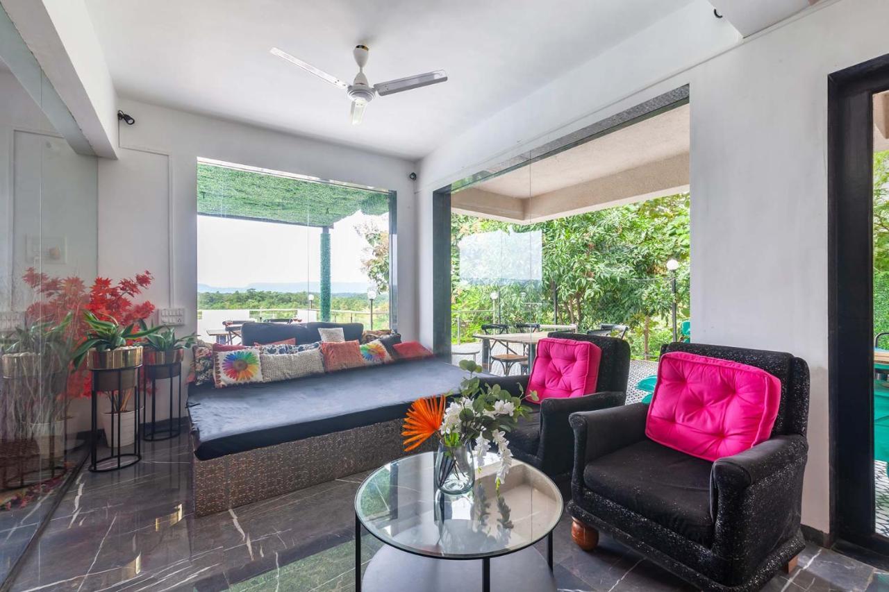 Stayvista'S Vine & Splash - Riverside Villa With An Infinity Pool And Indoor Games Карджат Экстерьер фото