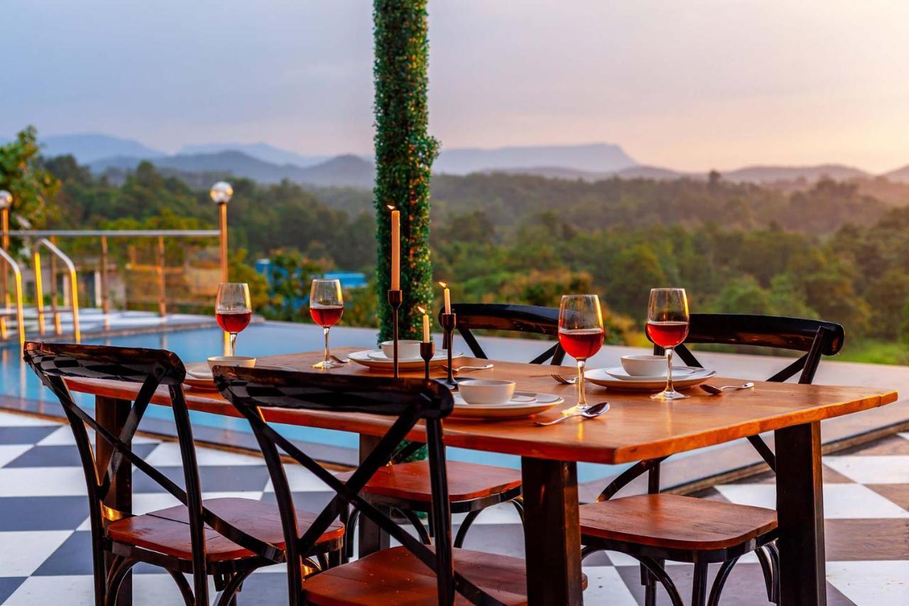 Stayvista'S Vine & Splash - Riverside Villa With An Infinity Pool And Indoor Games Карджат Экстерьер фото