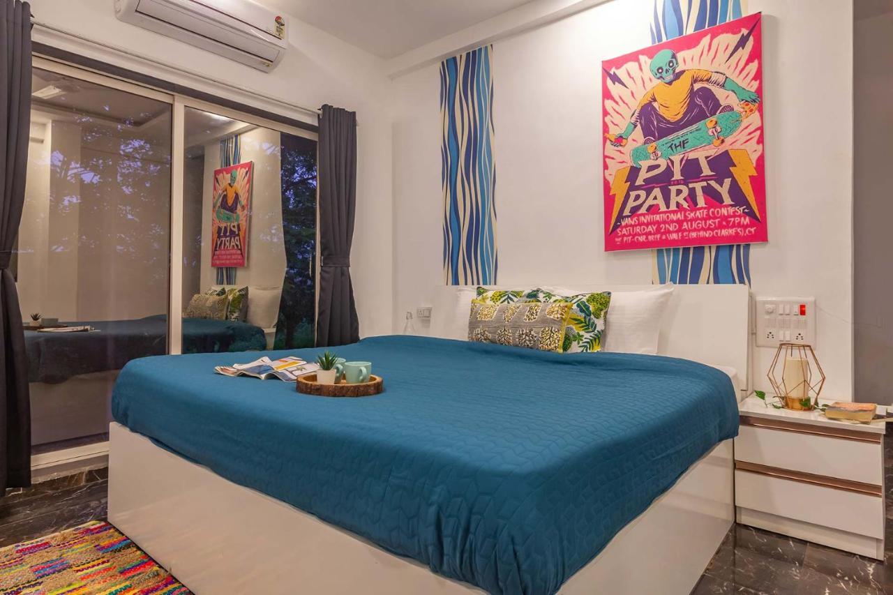 Stayvista'S Vine & Splash - Riverside Villa With An Infinity Pool And Indoor Games Карджат Экстерьер фото