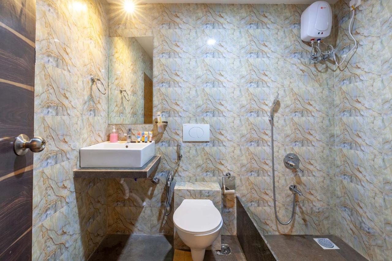 Stayvista'S Vine & Splash - Riverside Villa With An Infinity Pool And Indoor Games Карджат Экстерьер фото