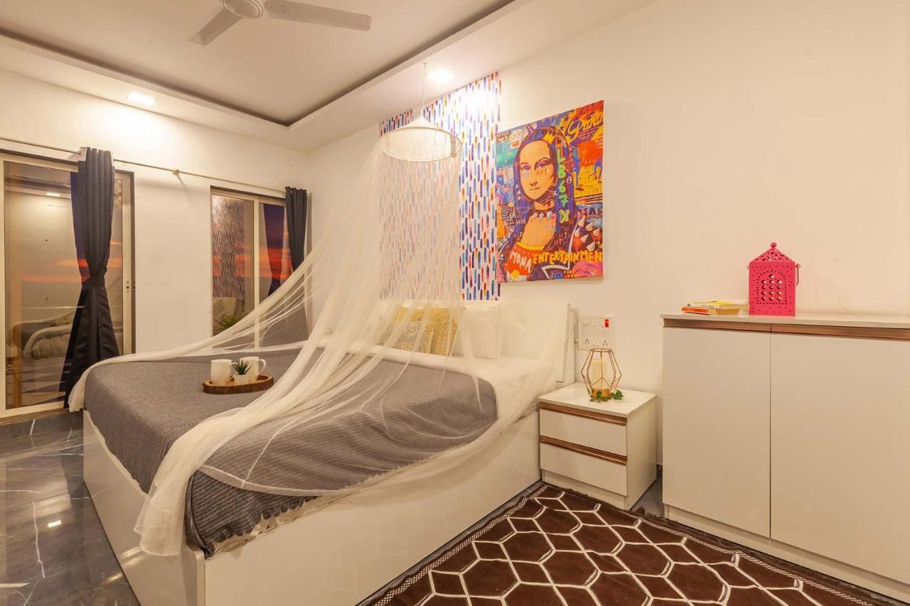Stayvista'S Vine & Splash - Riverside Villa With An Infinity Pool And Indoor Games Карджат Экстерьер фото