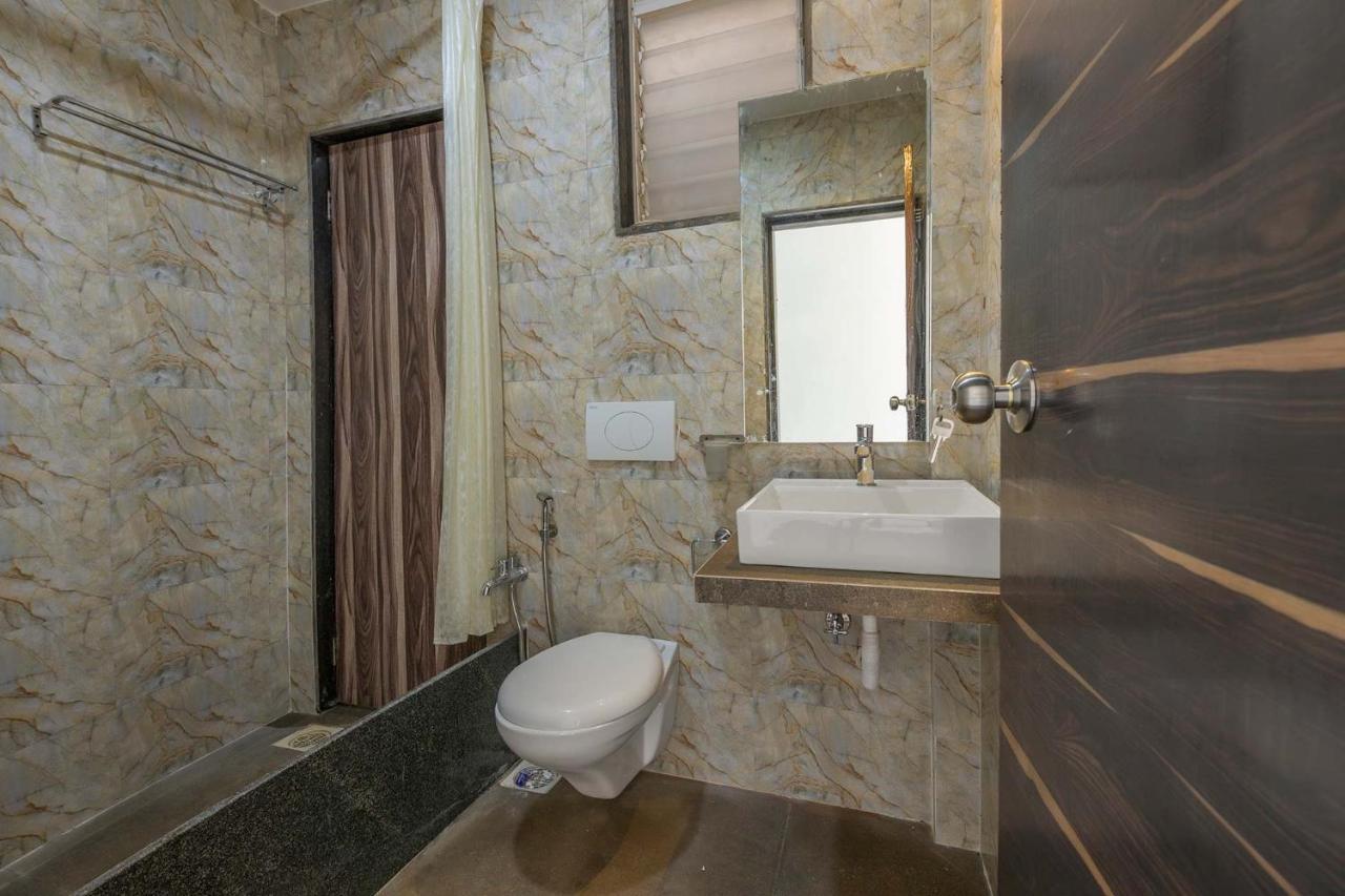 Stayvista'S Vine & Splash - Riverside Villa With An Infinity Pool And Indoor Games Карджат Экстерьер фото