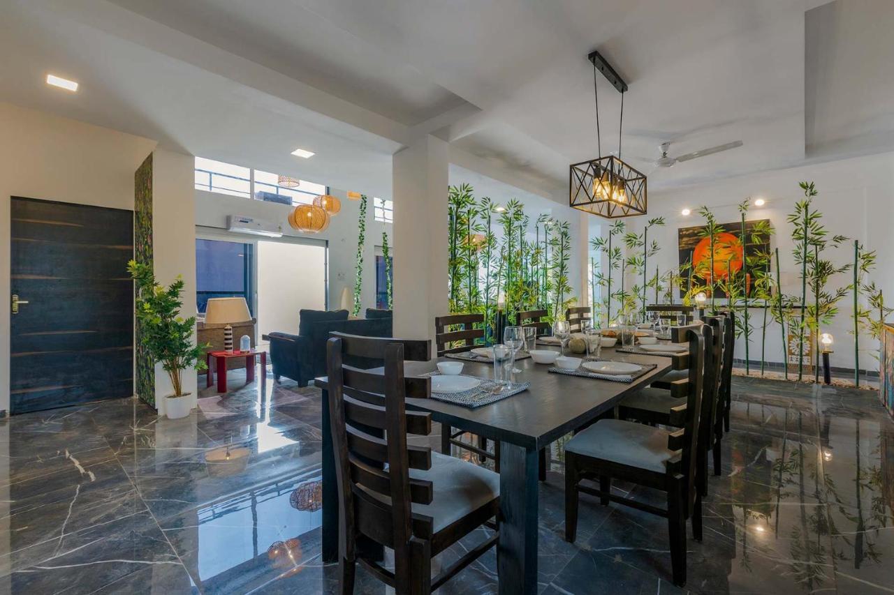 Stayvista'S Vine & Splash - Riverside Villa With An Infinity Pool And Indoor Games Карджат Экстерьер фото