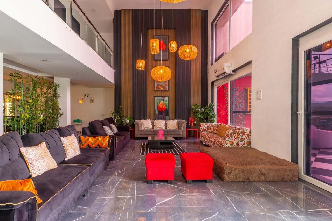 Stayvista'S Vine & Splash - Riverside Villa With An Infinity Pool And Indoor Games Карджат Экстерьер фото