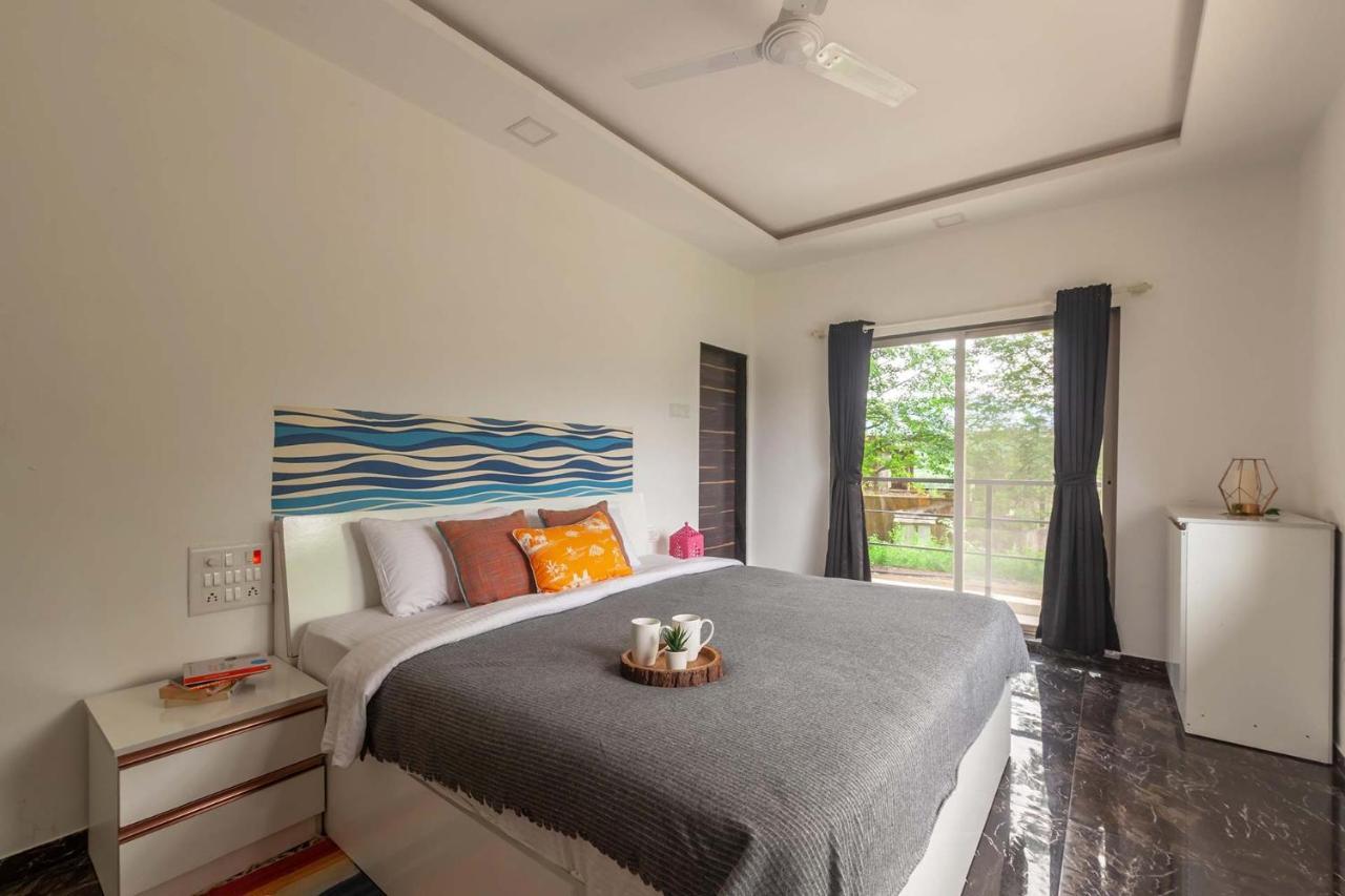 Stayvista'S Vine & Splash - Riverside Villa With An Infinity Pool And Indoor Games Карджат Экстерьер фото