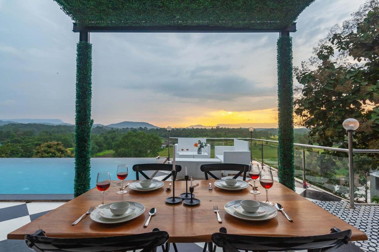 Stayvista'S Vine & Splash - Riverside Villa With An Infinity Pool And Indoor Games Карджат Экстерьер фото